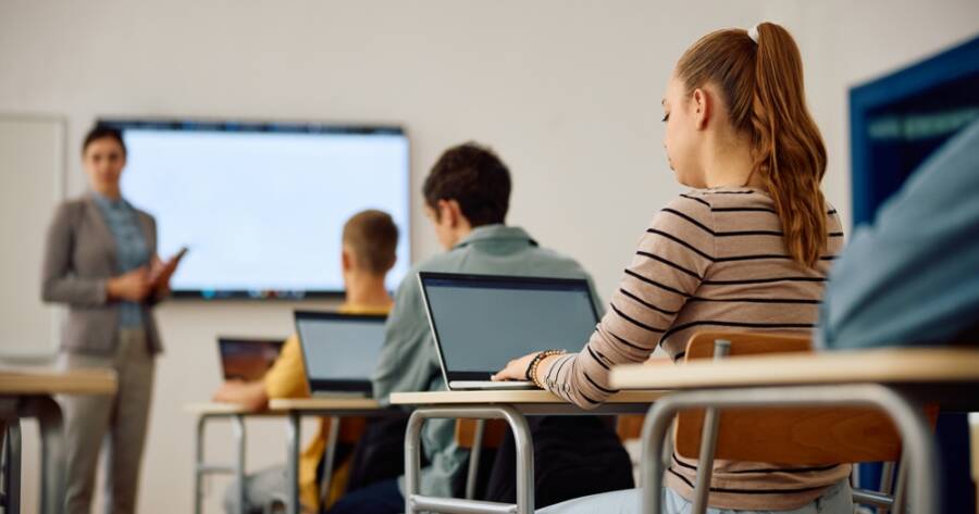 From Chalkboards to ChatGPT: How Technology Shapes Modern Learning